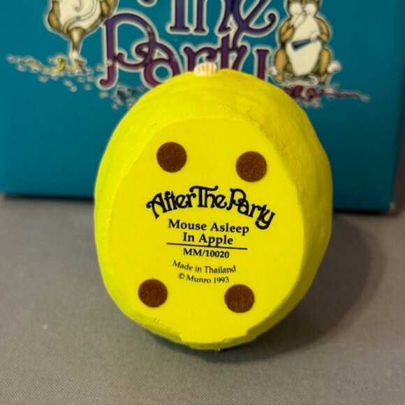 Vintage Mouse Figurine After The Party Mice Munro Anthropomorphic Apple Asleep - Picture 4 of 4